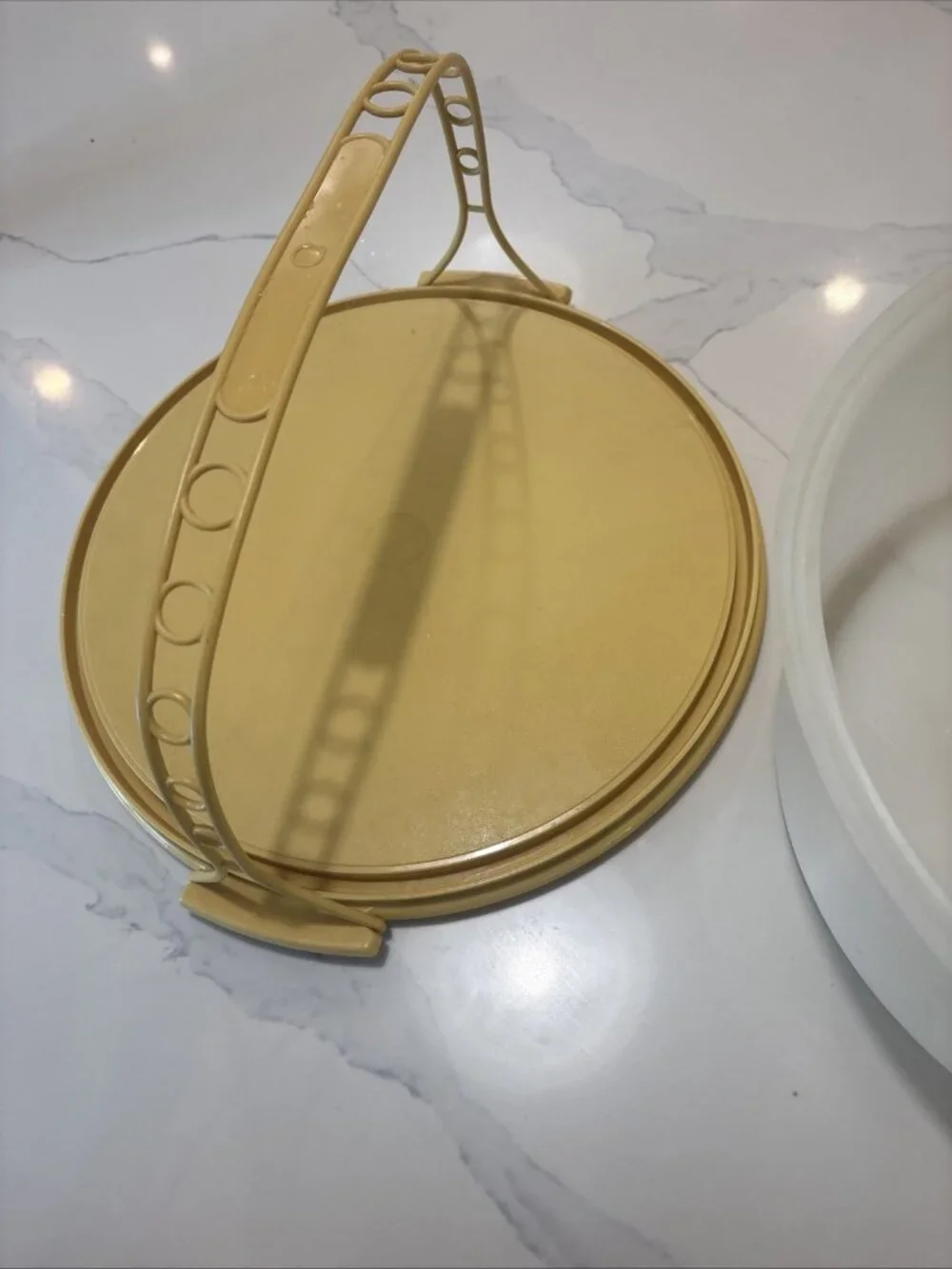 Vintage Tupperware Round Cake Taker Holder Carrier with Handle Yellow 1256-2